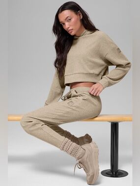 ALO Yoga Women's Muse Ribbed Track Joggers - Beige Taupe